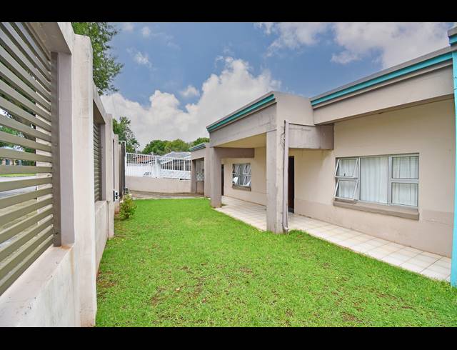 4 BEDROOM HOUSE FOR SALE IN MAYFAIR WEST